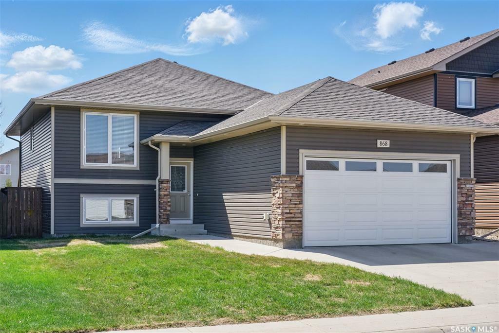 Property Photo: 868 Reimer Road SK S0K 2A0