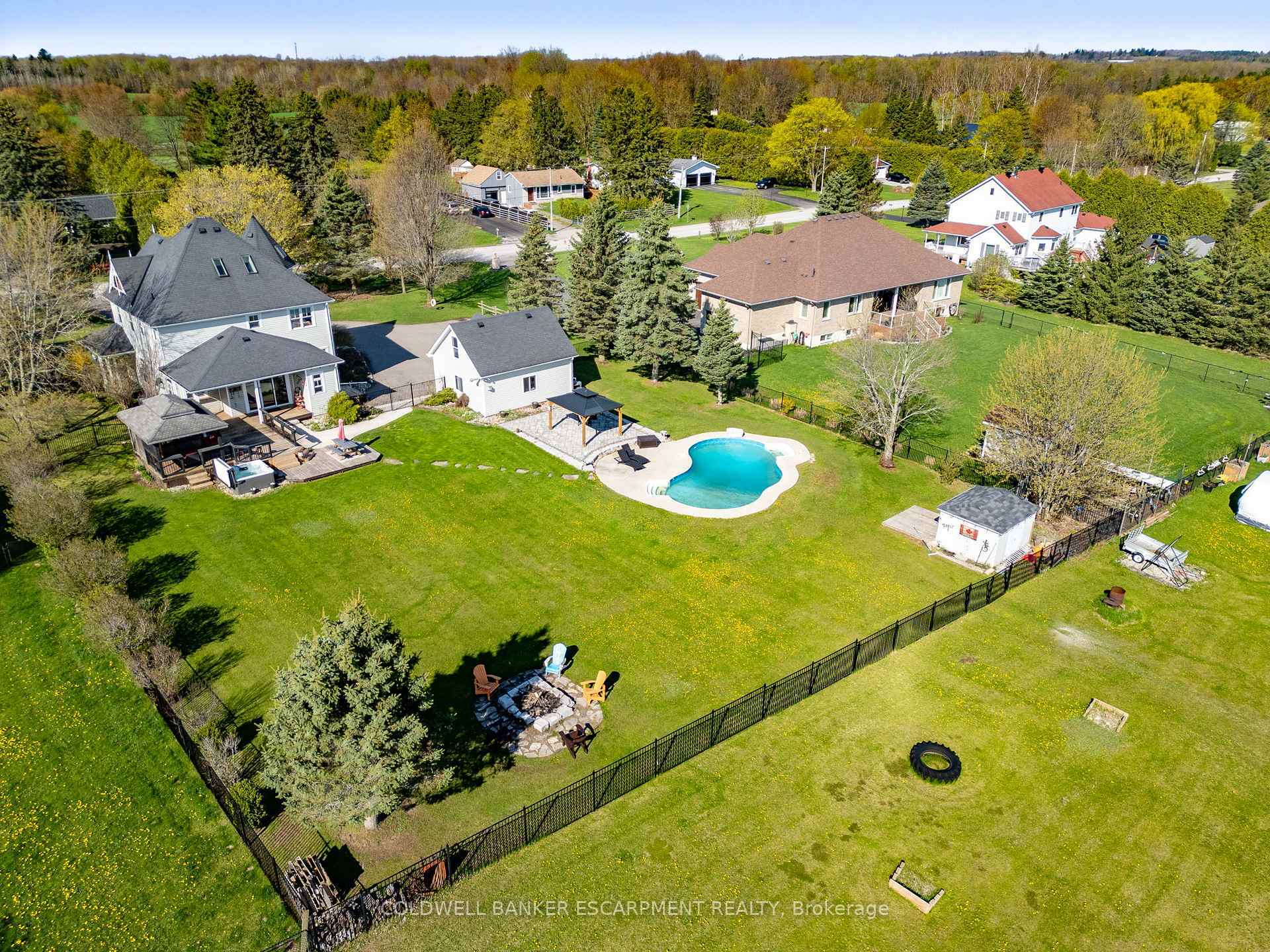 Photo de la propriété: 13467 Fourth Line N ON L7J 2L8
