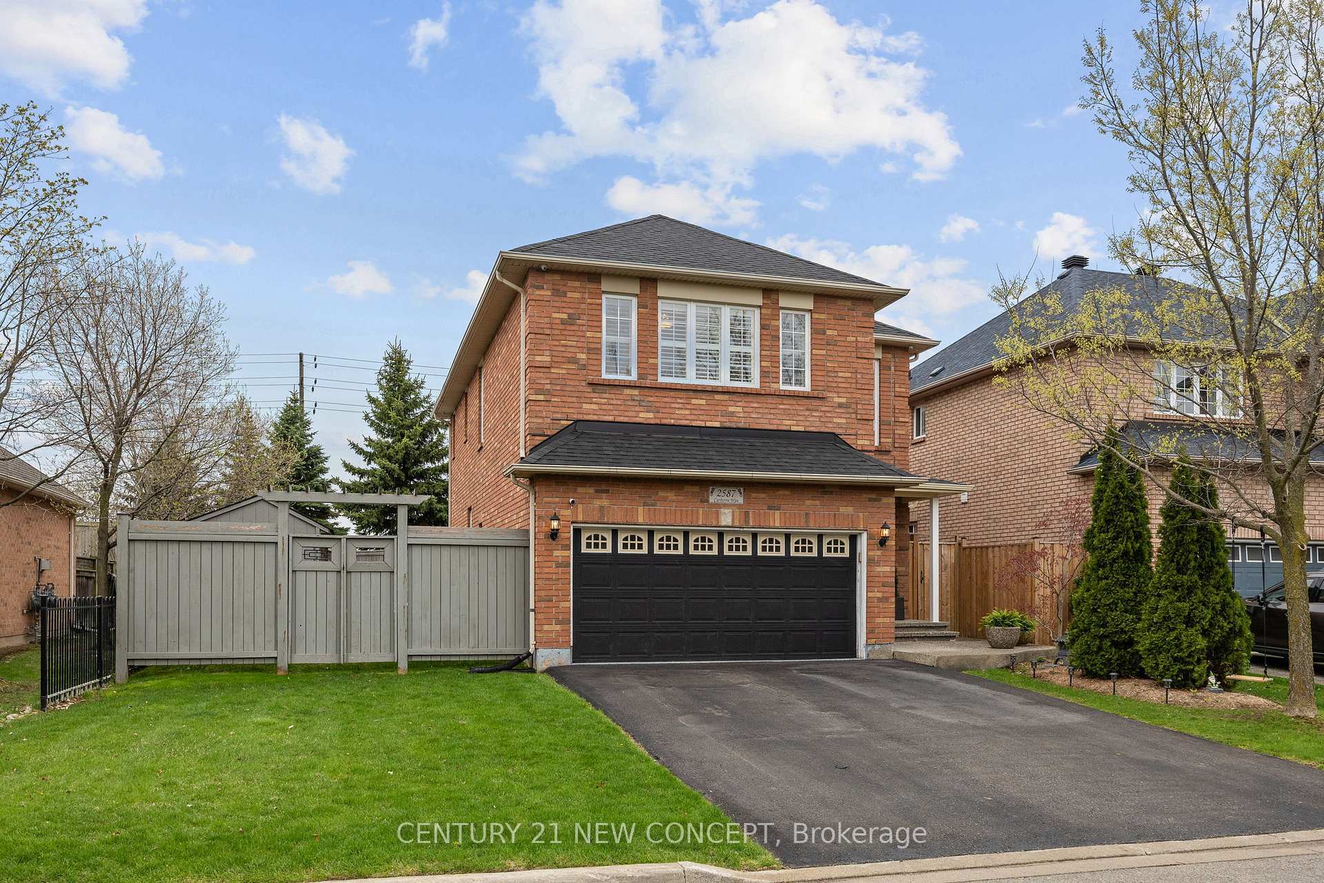 Property Photo: 2587 Carberry Way ON L6M 4R8