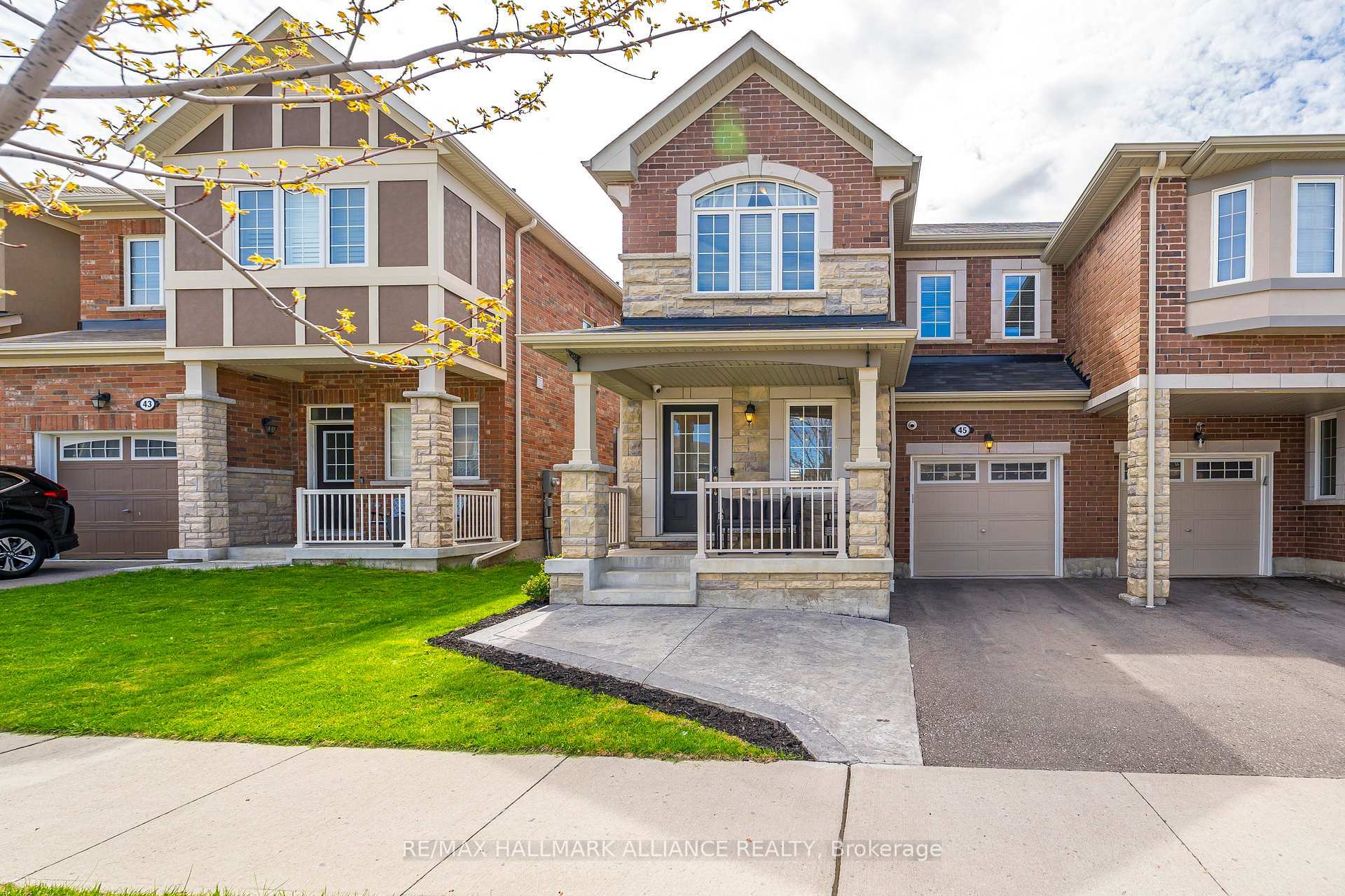 Photo de la propriété: 45 George Holley Street ON L1P 0G4