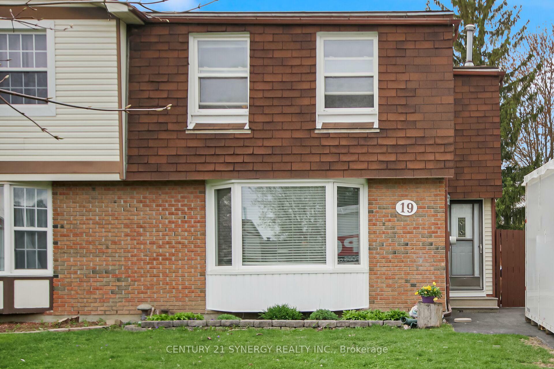 Photo de la propriété: 19 Seabrooke Drive ON K2L 2H8