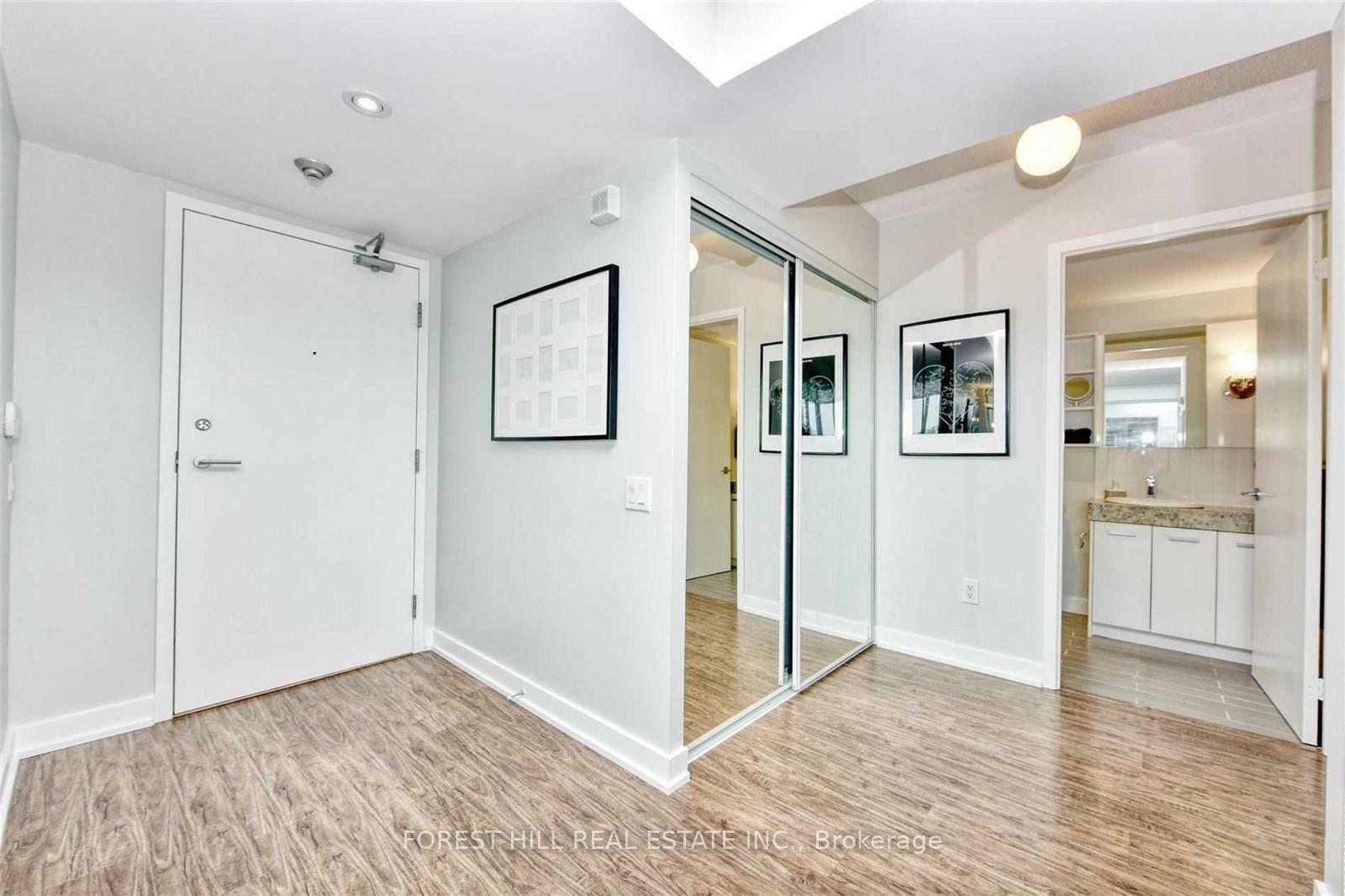 Property Photo: 15 Singer Court 609 ON M2K 0B1