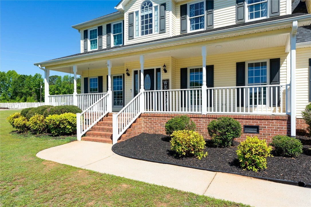 Property Photo: 205 Pebble Brook Lane SC 29627