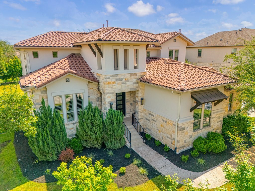 Property Photo: 406 Woodside Terrace TX 78738