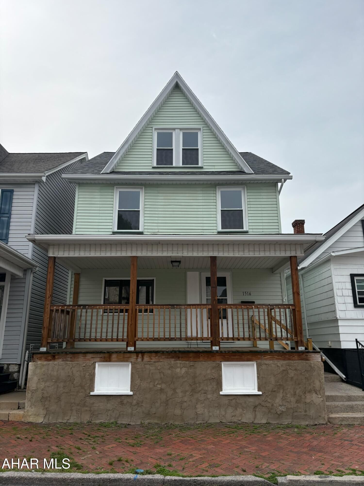 Property Photo:  1516 2nd Avenue  PA 16602 