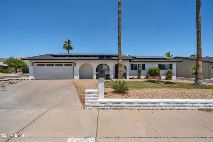Property Photo: 2820 E Surrey Avenue AZ 85032