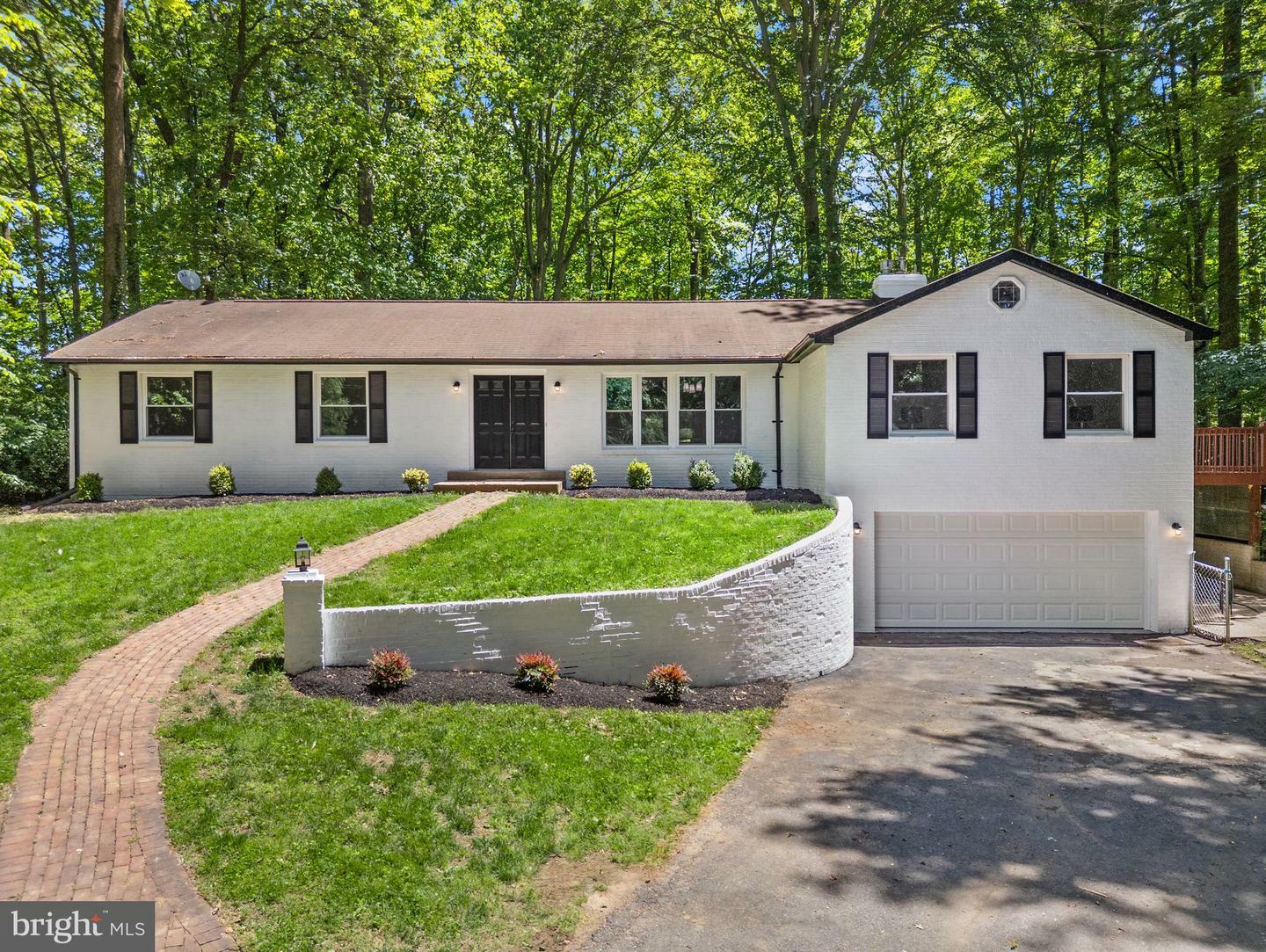 Property Photo: 14863 Prestige Drive VA 22193