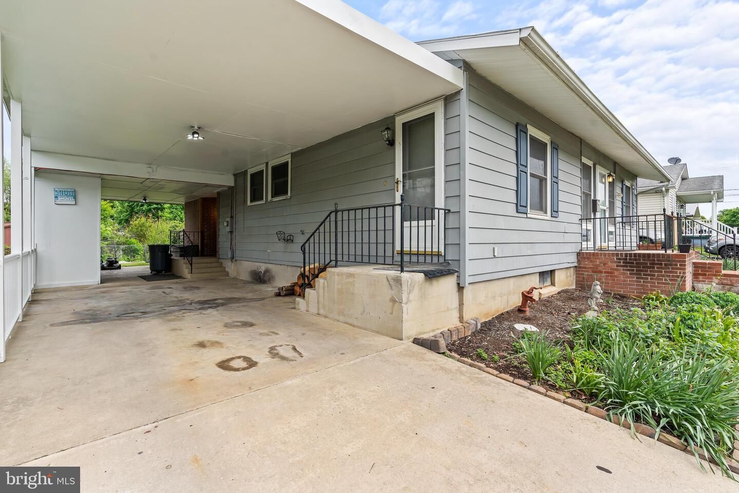 Property Photo:  502 Lincoln Drive  WV 25401 