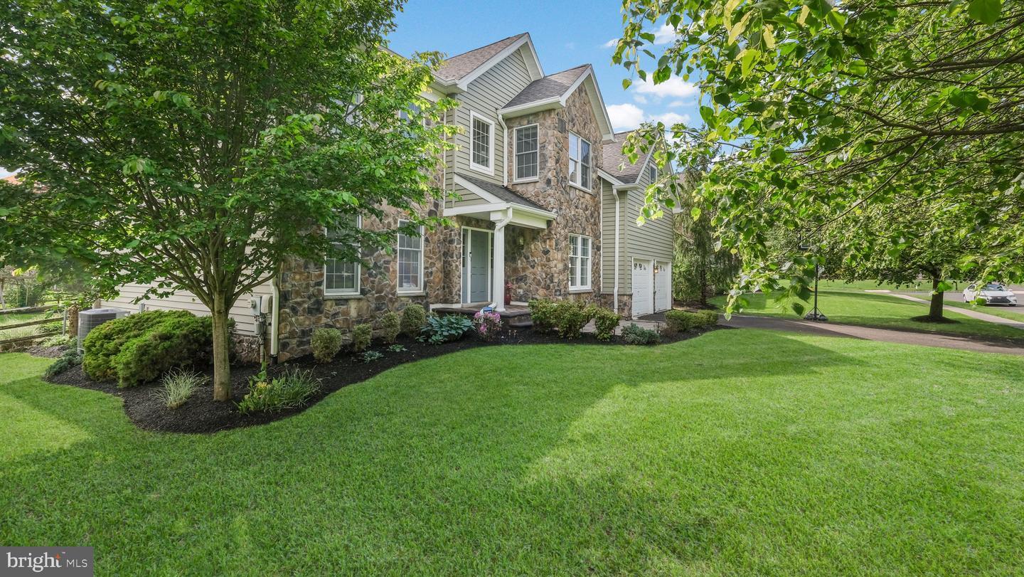 Property Photo: 2270 Hedgerow Lane PA 18925