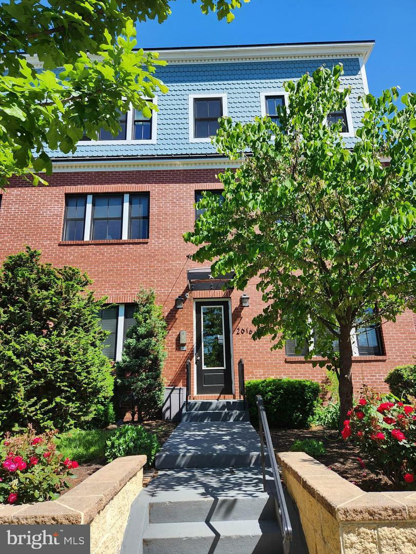 Property Photo: 2016 D Street NE 4 DC 20002