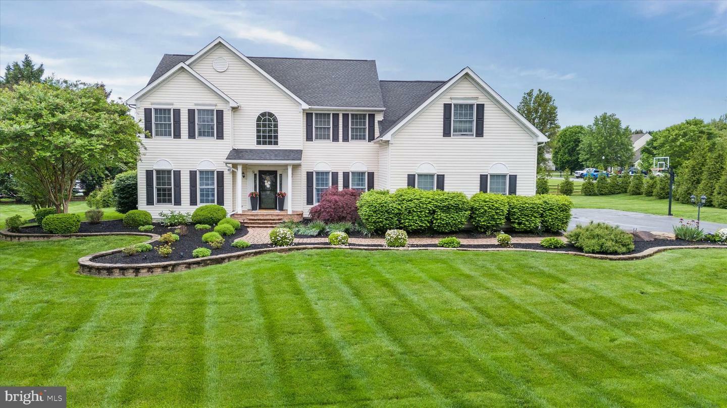 Property Photo: 9 Fredericksburg Drive DE 19709