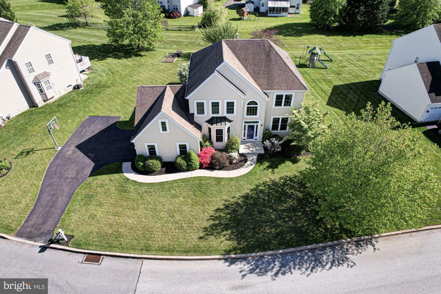 Property Photo: 10 Allsmeer Drive PA 19390