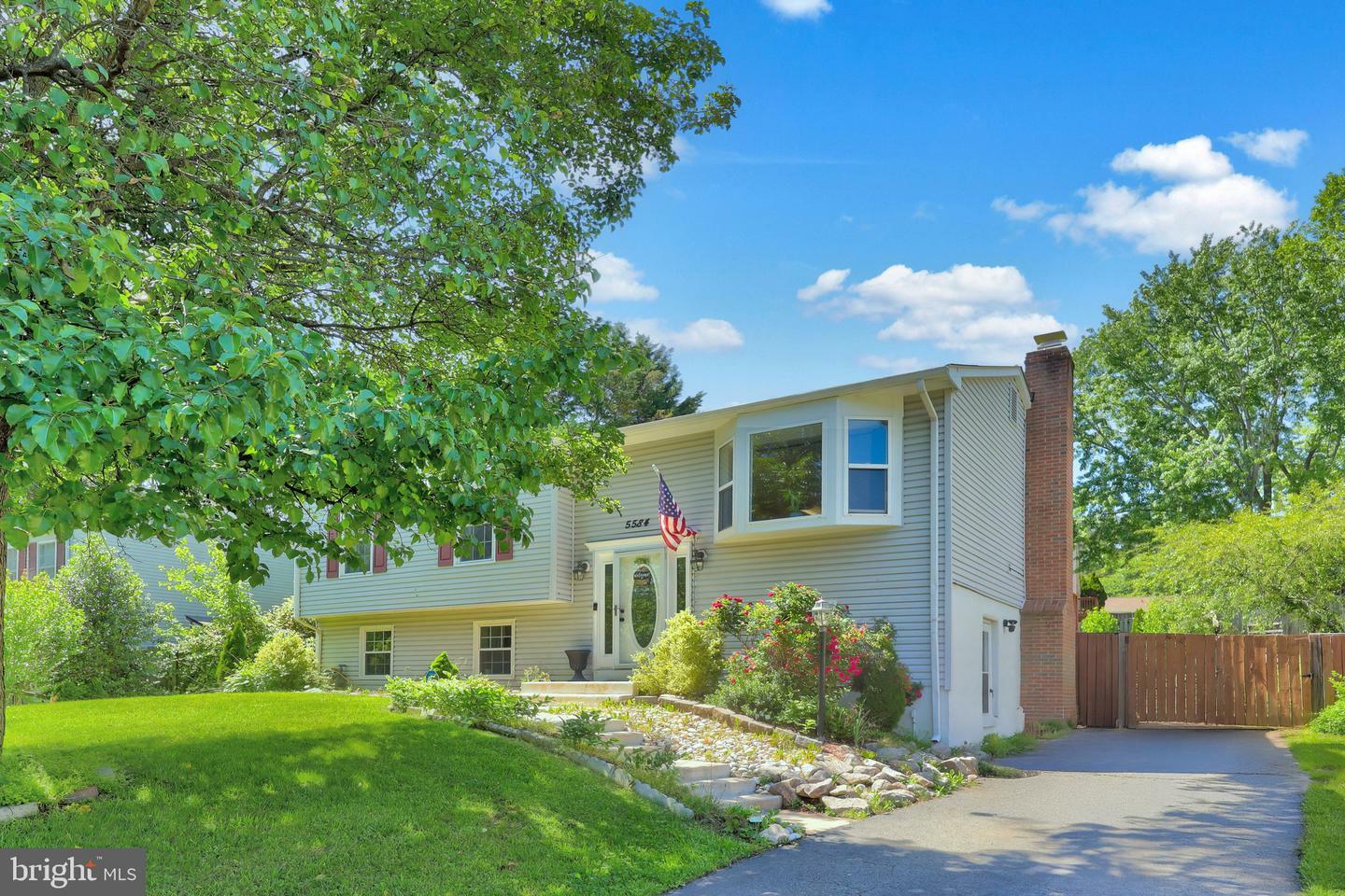 Property Photo: 5584 Reardon Lane VA 22193