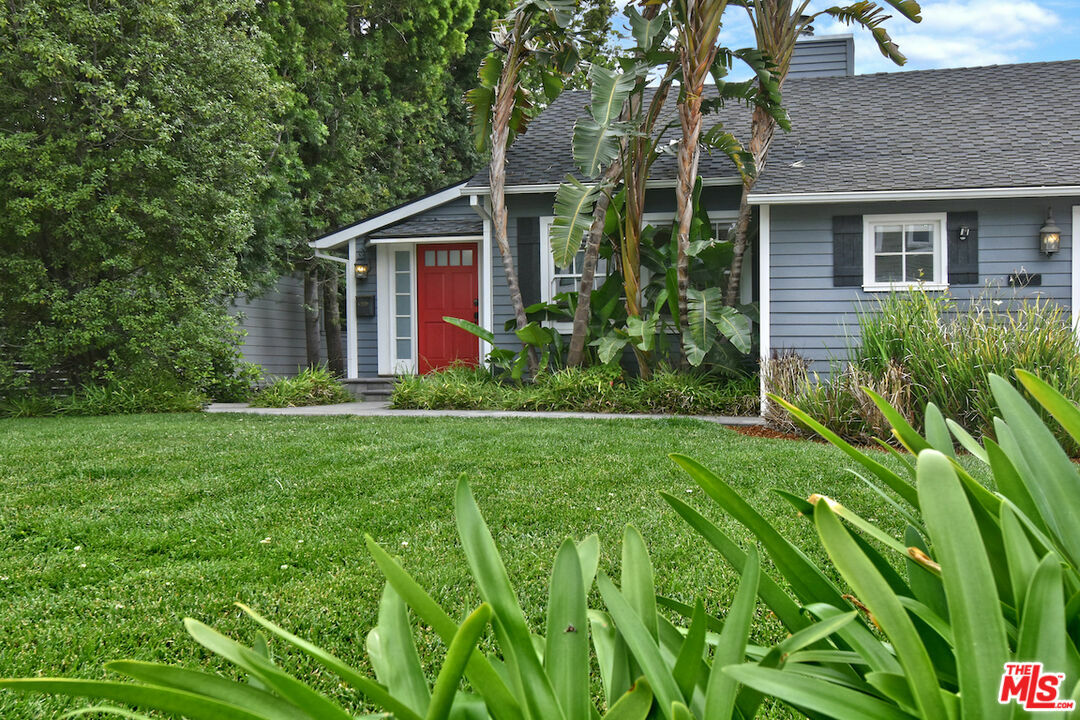 Property Photo: 13046 Woodbridge St CA 91604