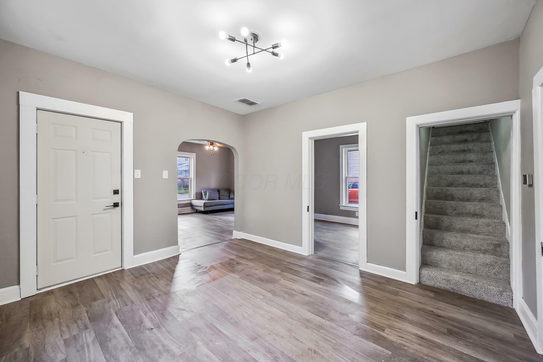 Property Photo: 229 Pennsylvania Avenue OH 43302