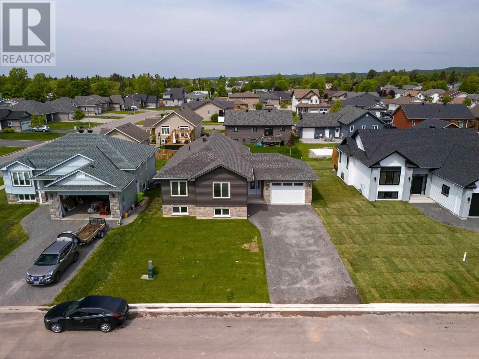 Photo de la propriété: 8 Noah Dr ON P6C 6E6