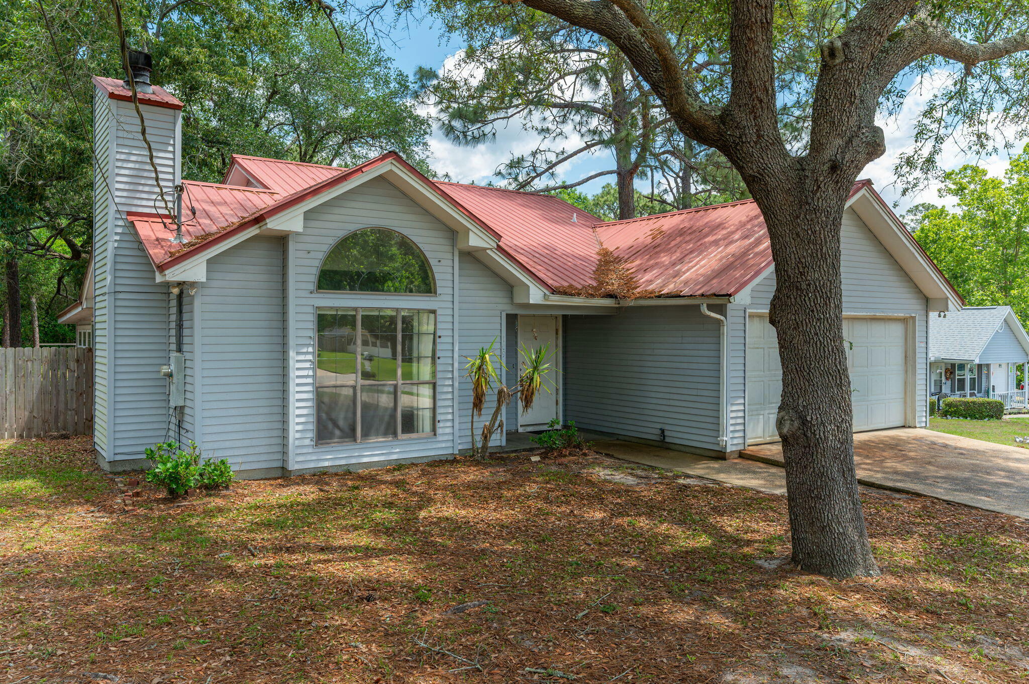 Property Photo: 109 E Pinoak Court FL 32539