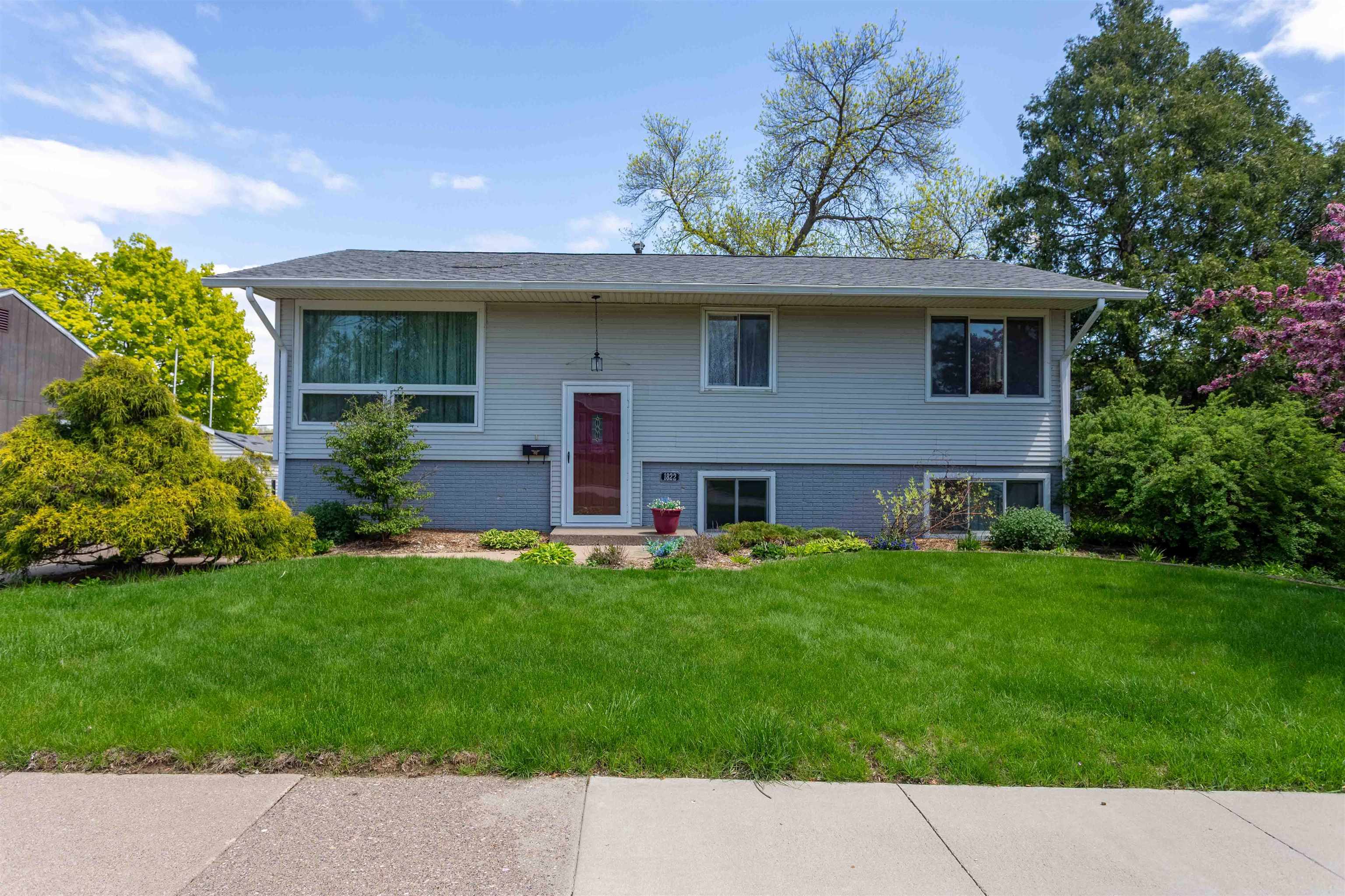 1822 Keyway Drive  Dubuque IA 52001 photo