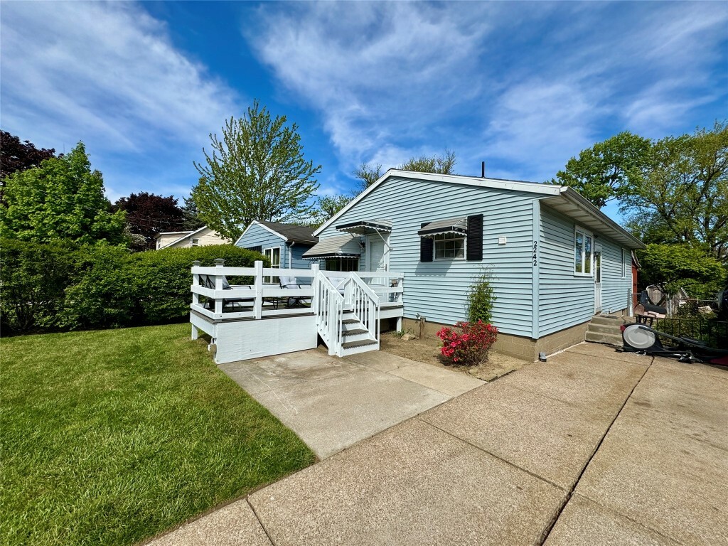 Property Photo: 2242 Fairmount Parkway PA 16510