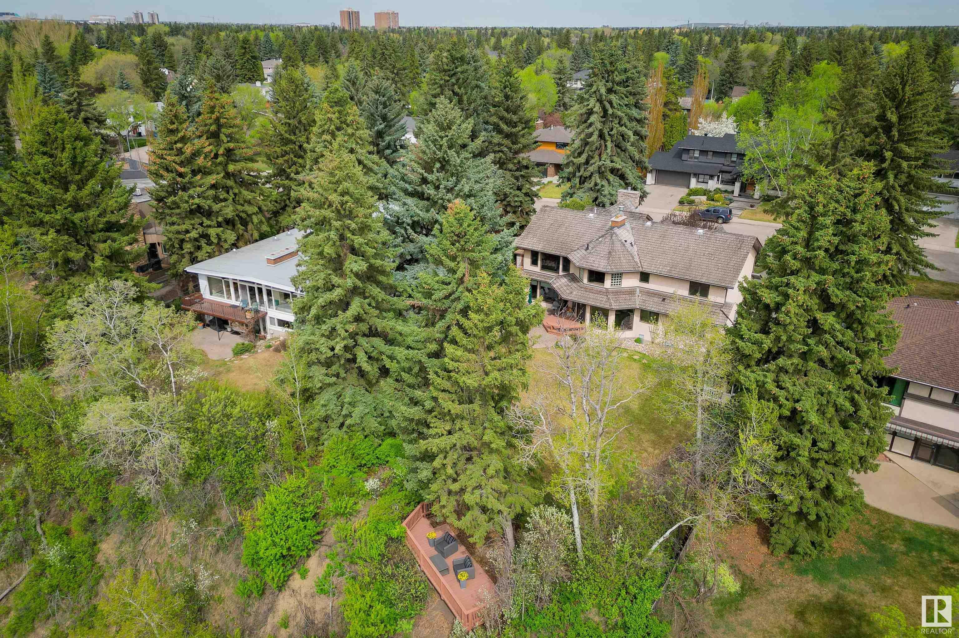 Photo de la propriété: 151 Quesnell Crescent NW AB T5R 5P1