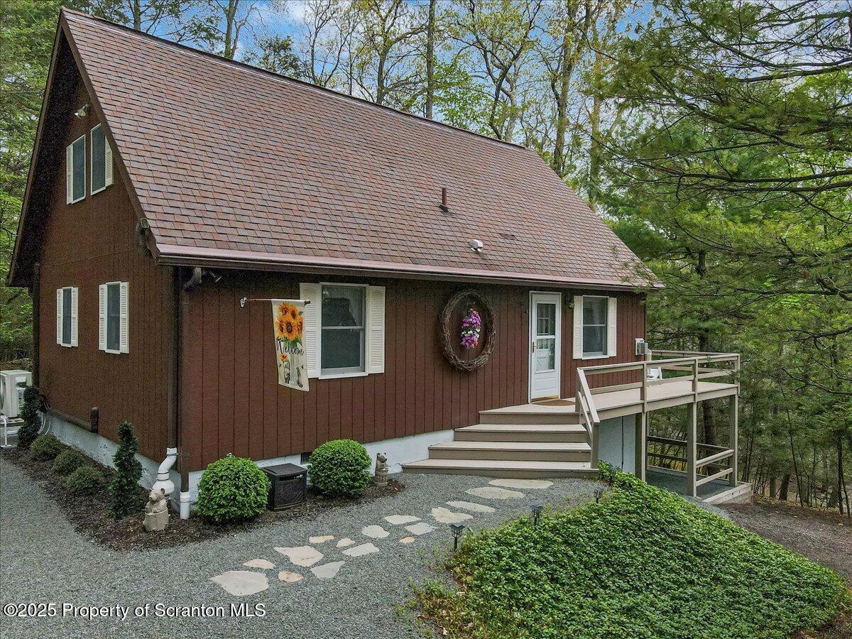 Property Photo: 32 White Oak Drive PA 18438