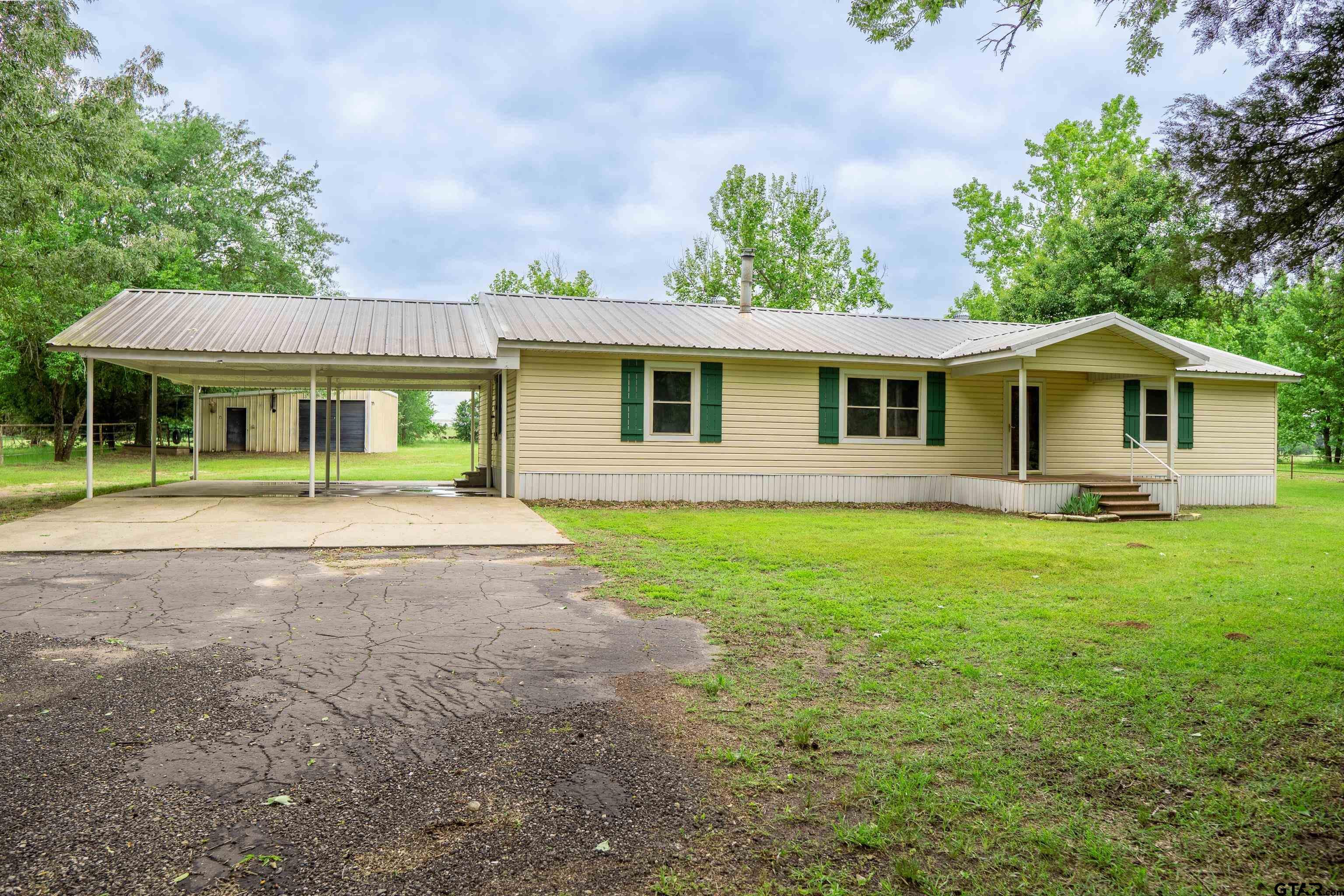 Property Photo: 2638 Cr 4115 TX 75457