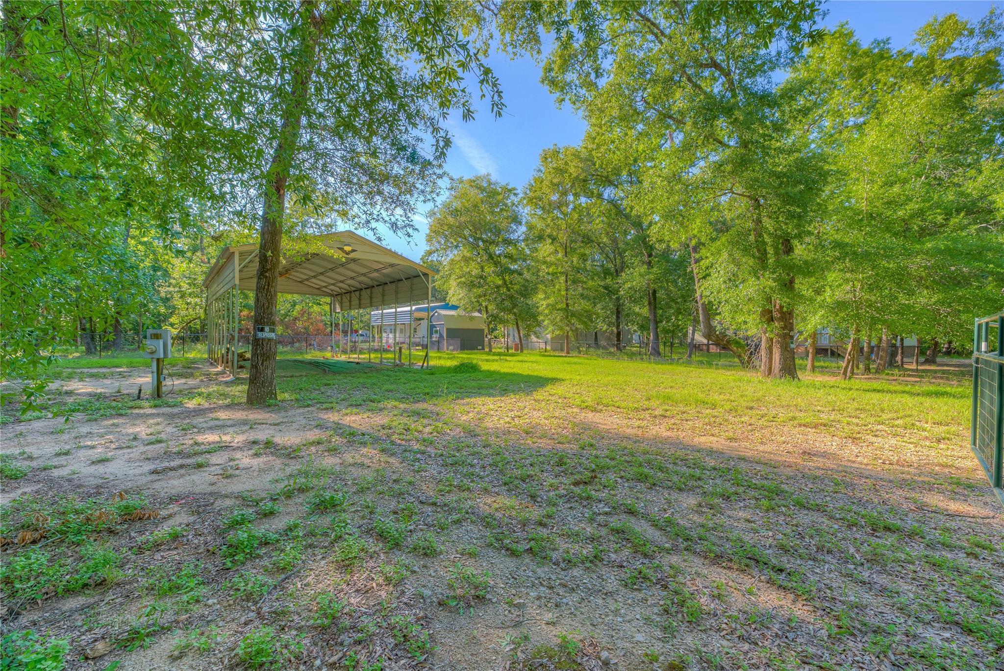 Property Photo:  179 Somerset  TX 77351 