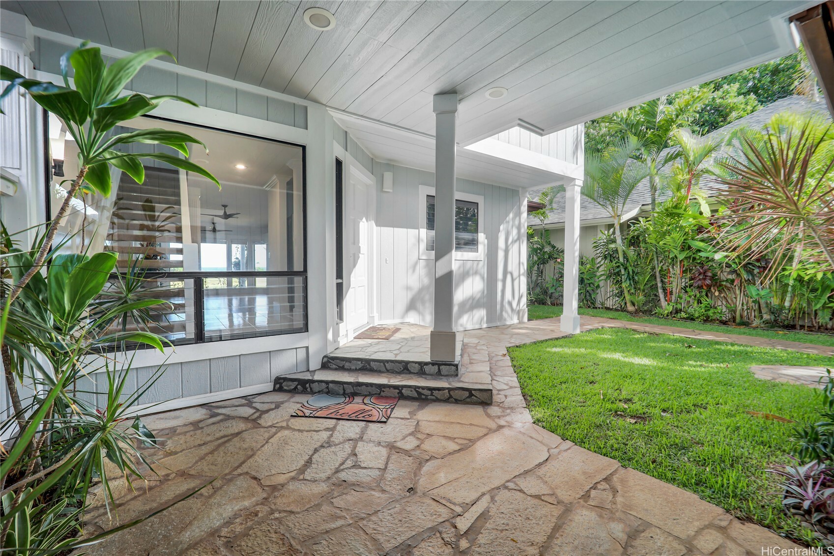 Property Photo: 382 Kuanalu Place HI 96825
