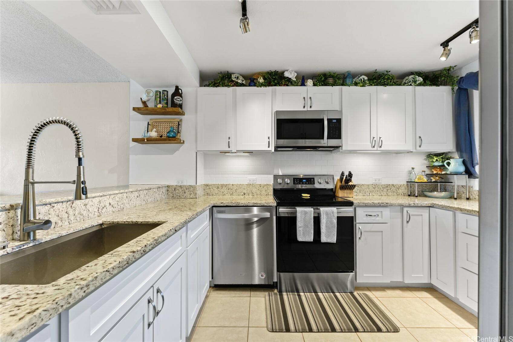 500 Lunalilo Home Road 22G  Honolulu HI 96825 photo