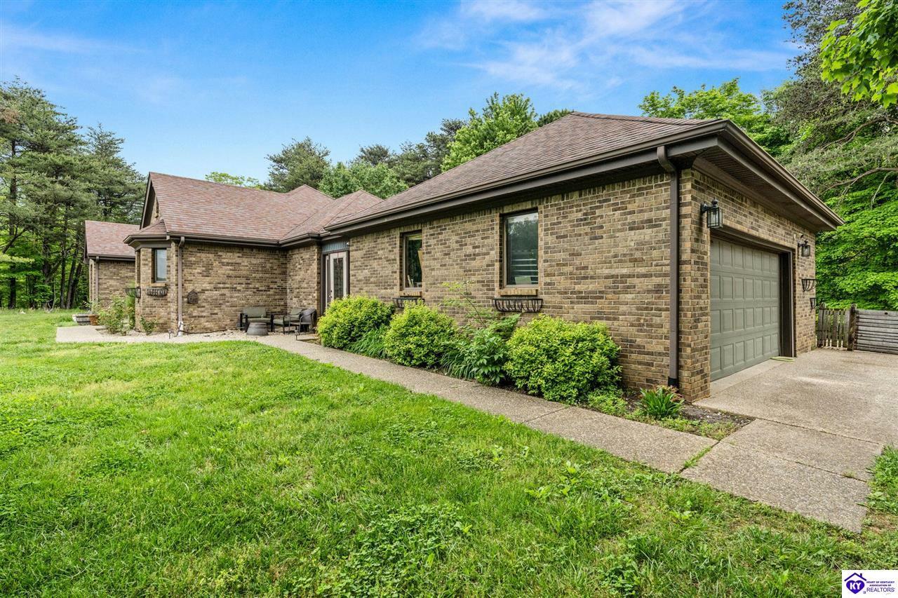 Property Photo: 1093 W Bryan Road KY 42701