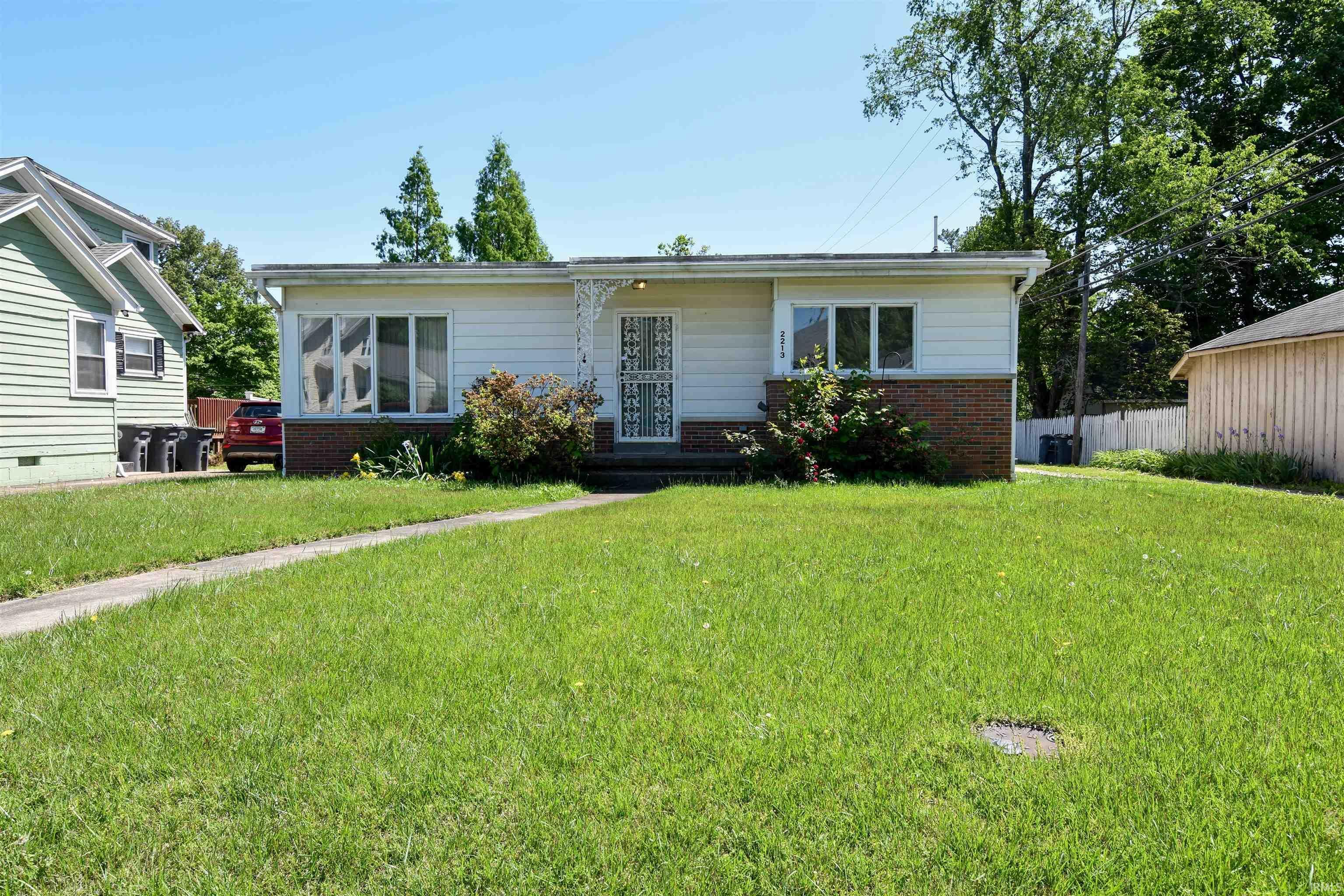 Property Photo: 2213 Bayard Park Drive IN 47714