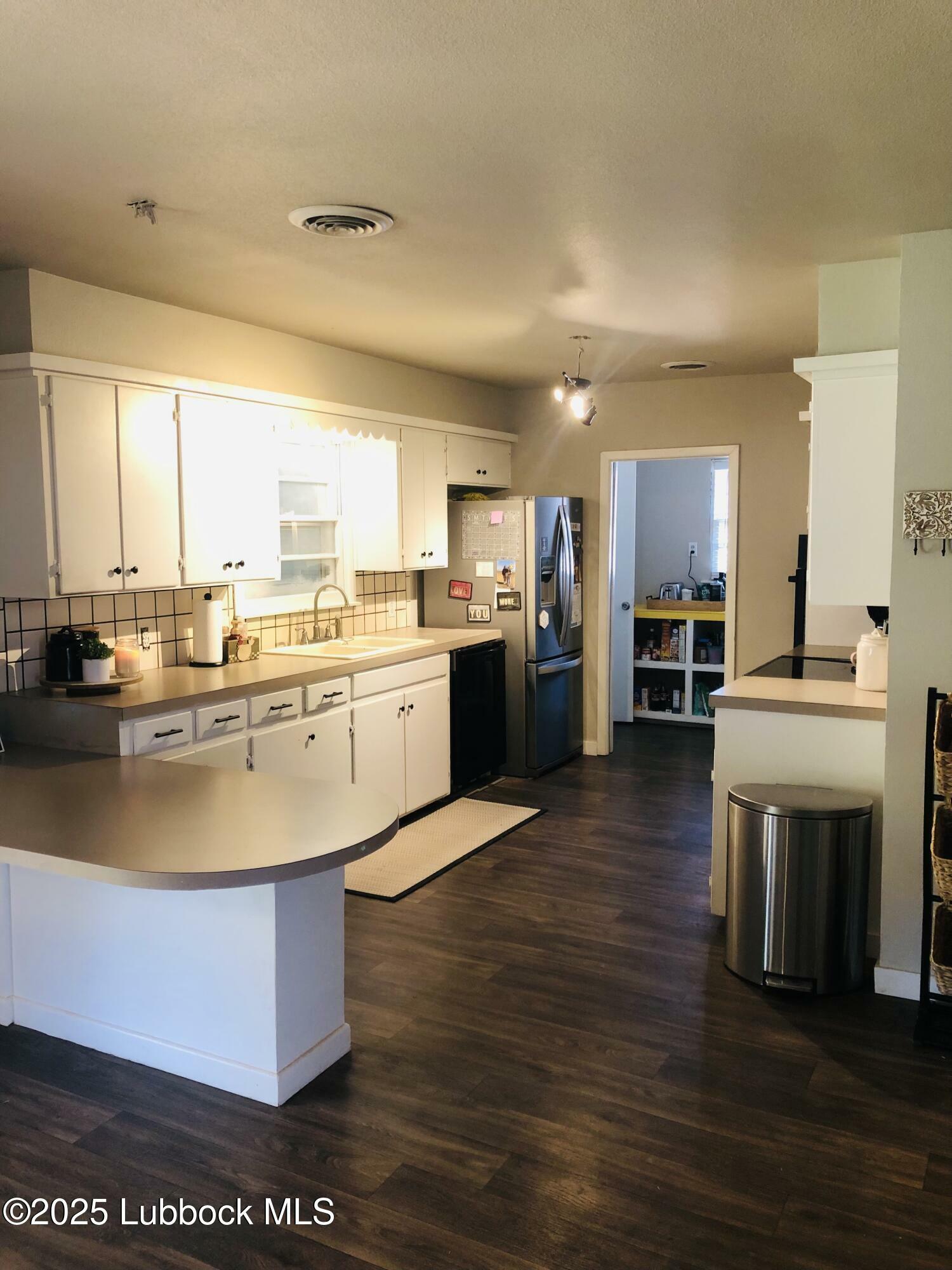 Property Photo: 704 E Hayes Avenue TX 79346