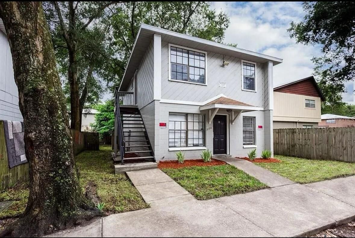Property Photo:  3120 SW 26th Terrace B  FL 32608 
