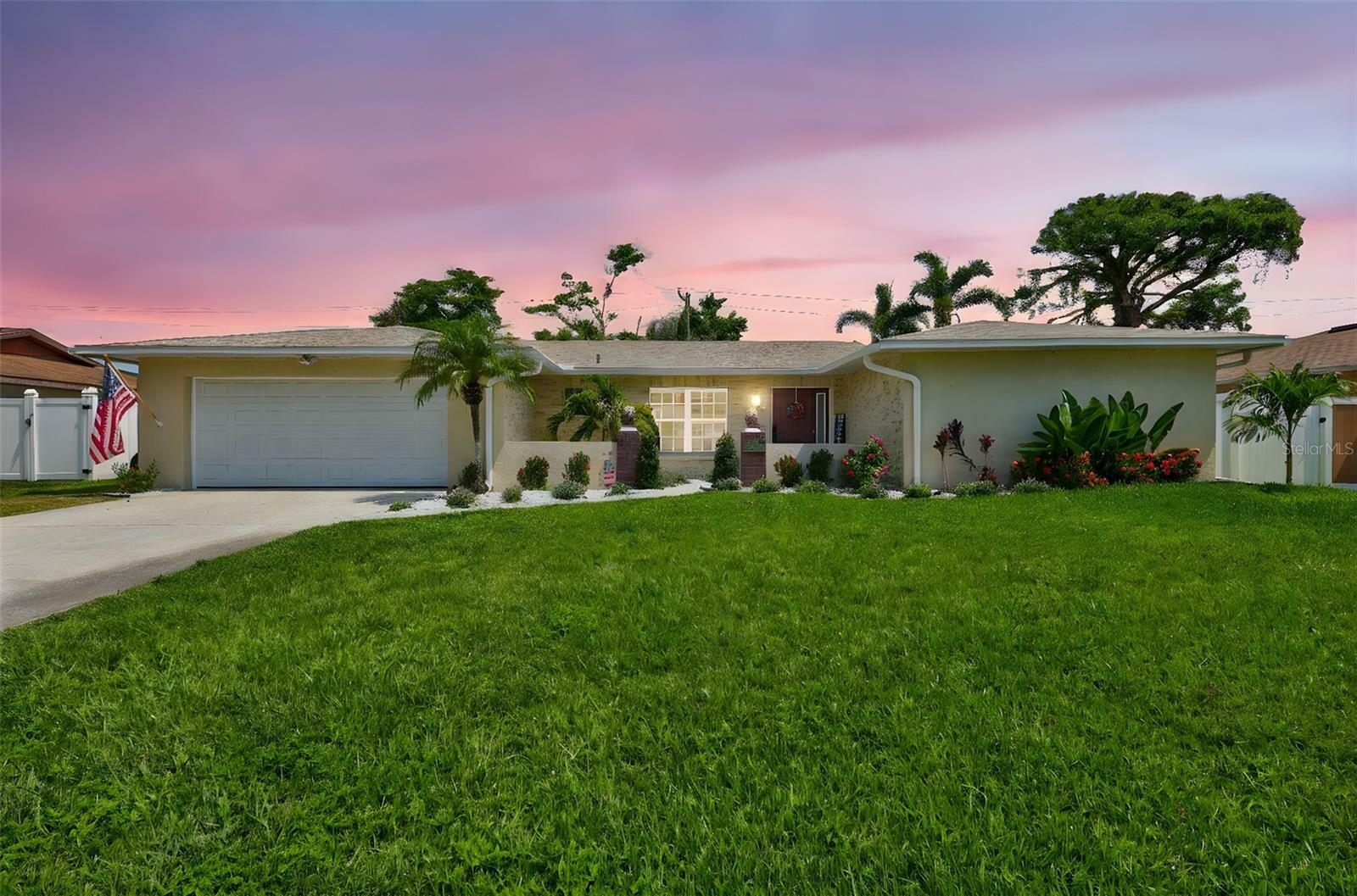 Property Photo: 5126 15th Avenue W FL 34209