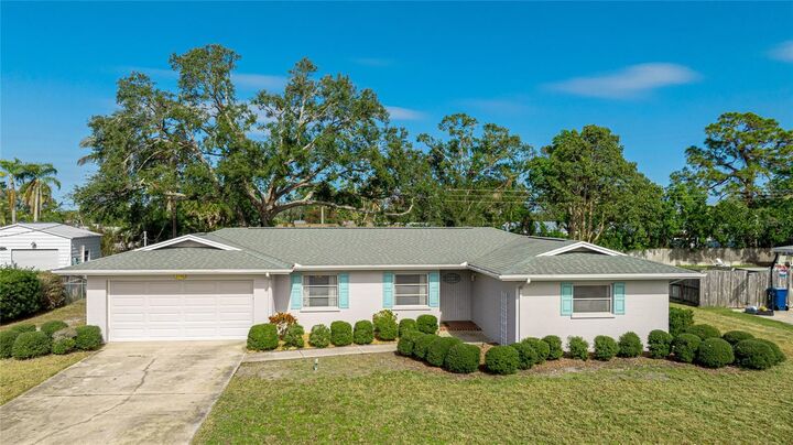 Property Photo:  5706 10th Avenue Dr W  FL 34209 