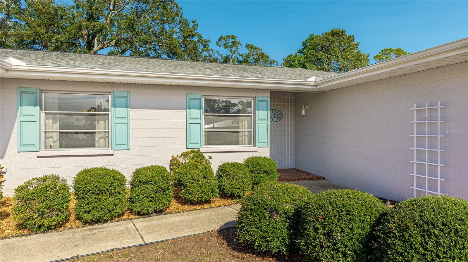 Property Photo: 5706 10th Avenue Dr W FL 34209