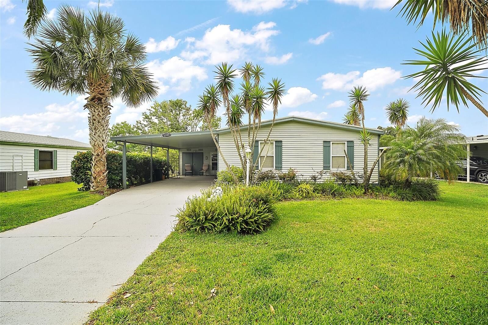Property Photo: 5300 Tigers Tail FL 34748