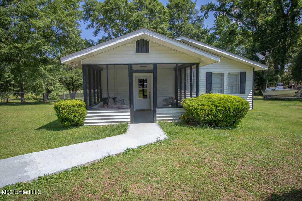 Property Photo:  1060 Ed Faye Road  MS 39571 