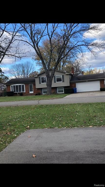 Property Photo:  5510 Berkley Drive  MI 48327 2706 