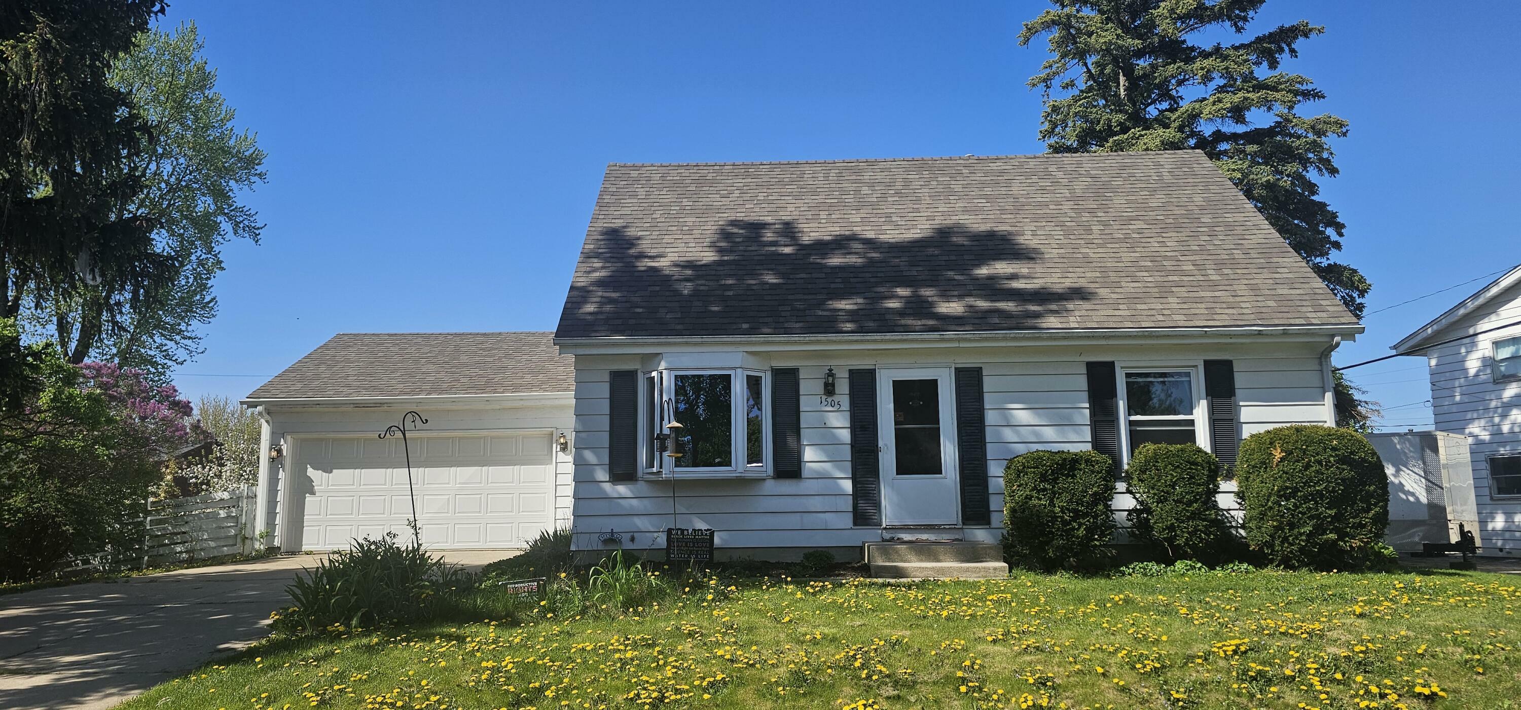 Property Photo: 1505 Tomahawk Ln WI 53186