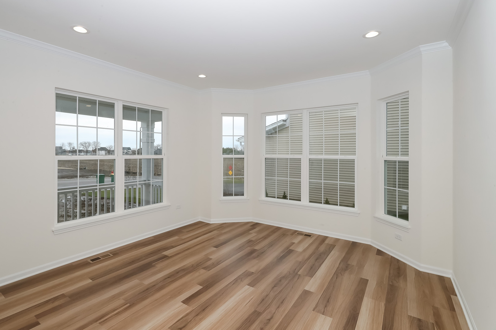Property Photo: 172 Piper Glen Avenue IL 60543