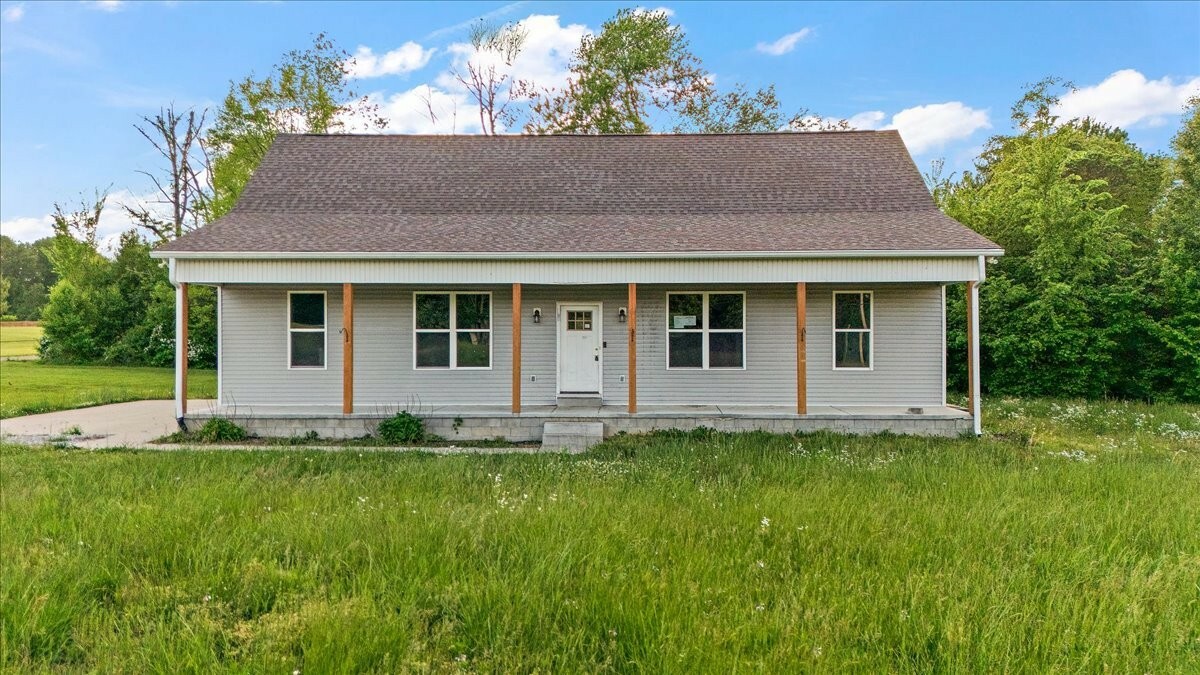 Property Photo: 118 E Biggs Rd TN 37148