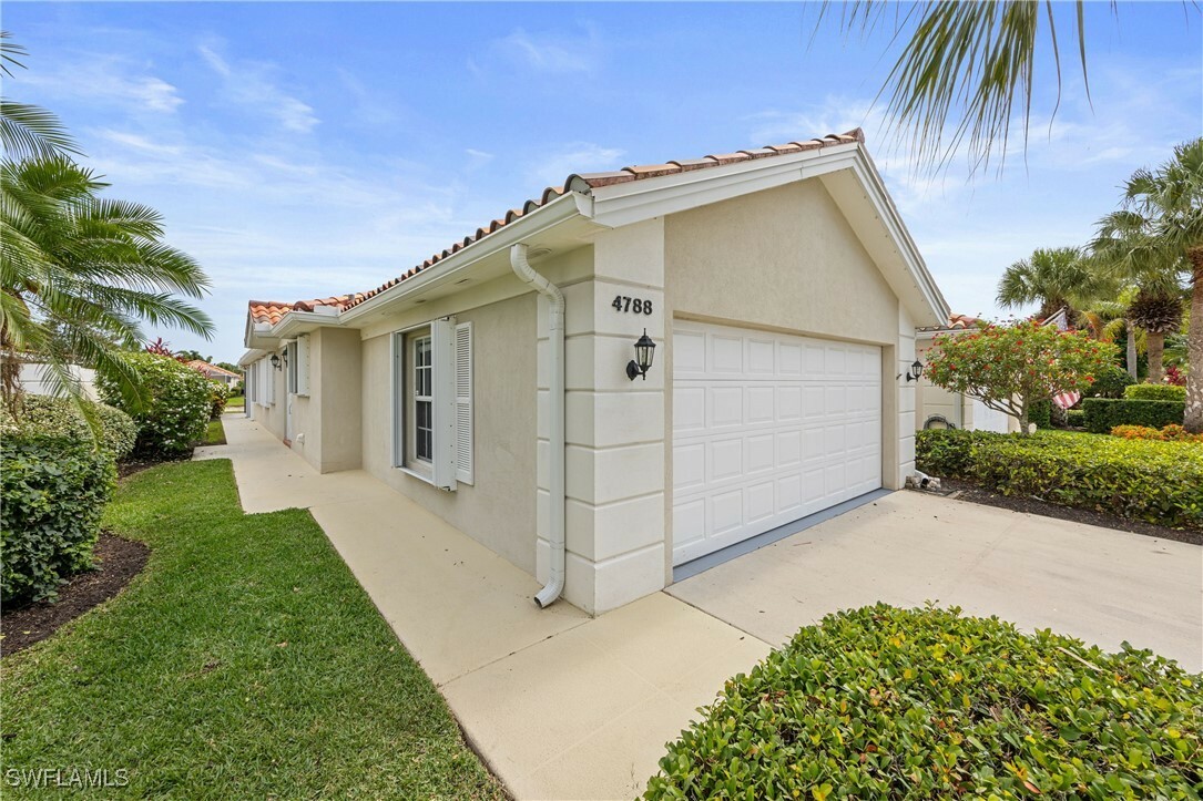 Property Photo: 4788 San Carlo Court FL 34109