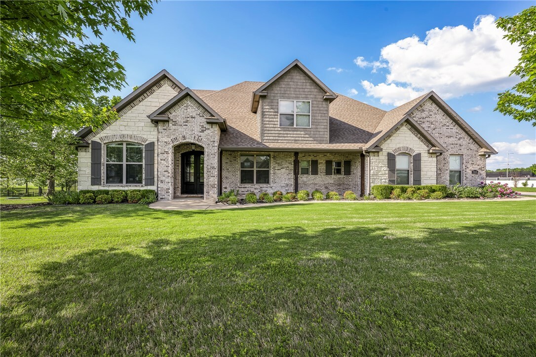 Property Photo: 914 King Arthur Drive AR 72762