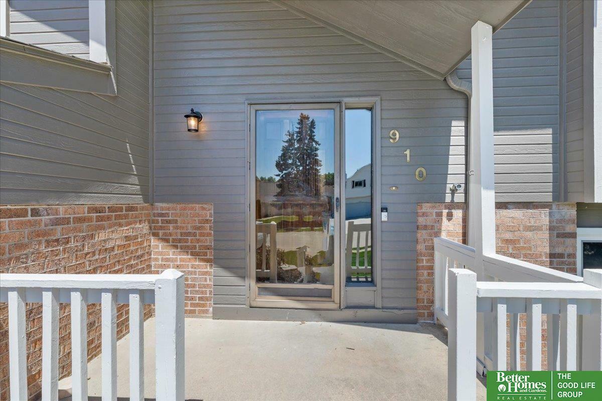 Property Photo: 910 Shenandoah Drive NE 68046