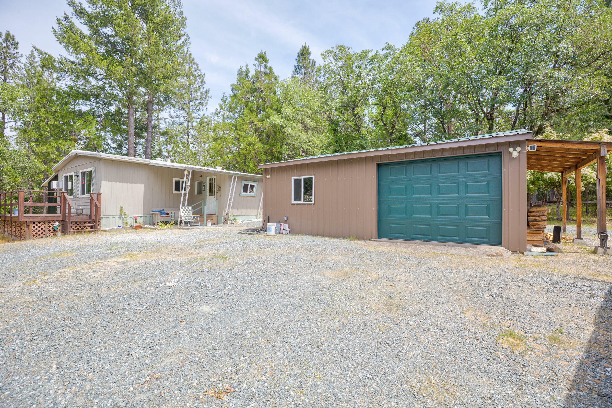 Property Photo: 1833 Saratoga Way OR 97526