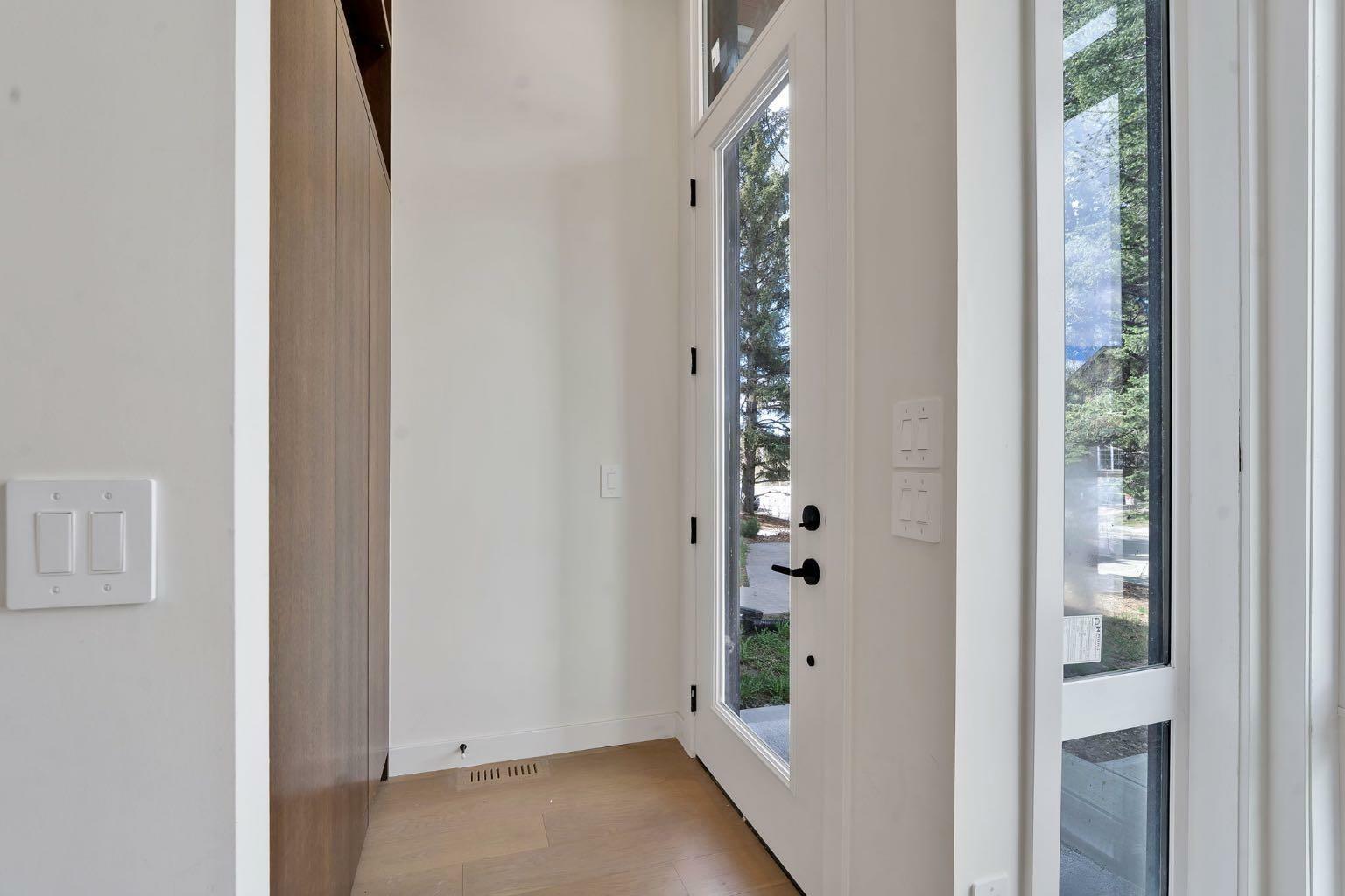 Property Photo: 5020 21A Street SW AB T2T 5C3