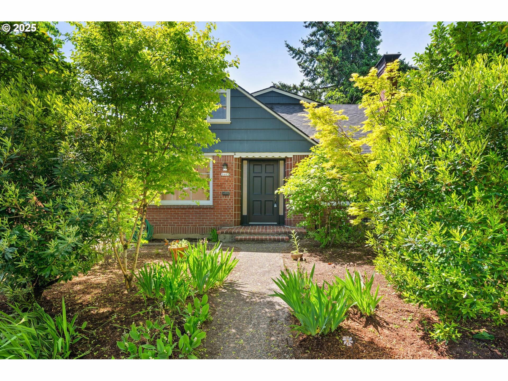 Property Photo: 1605 SE 22nd Ave OR 97214