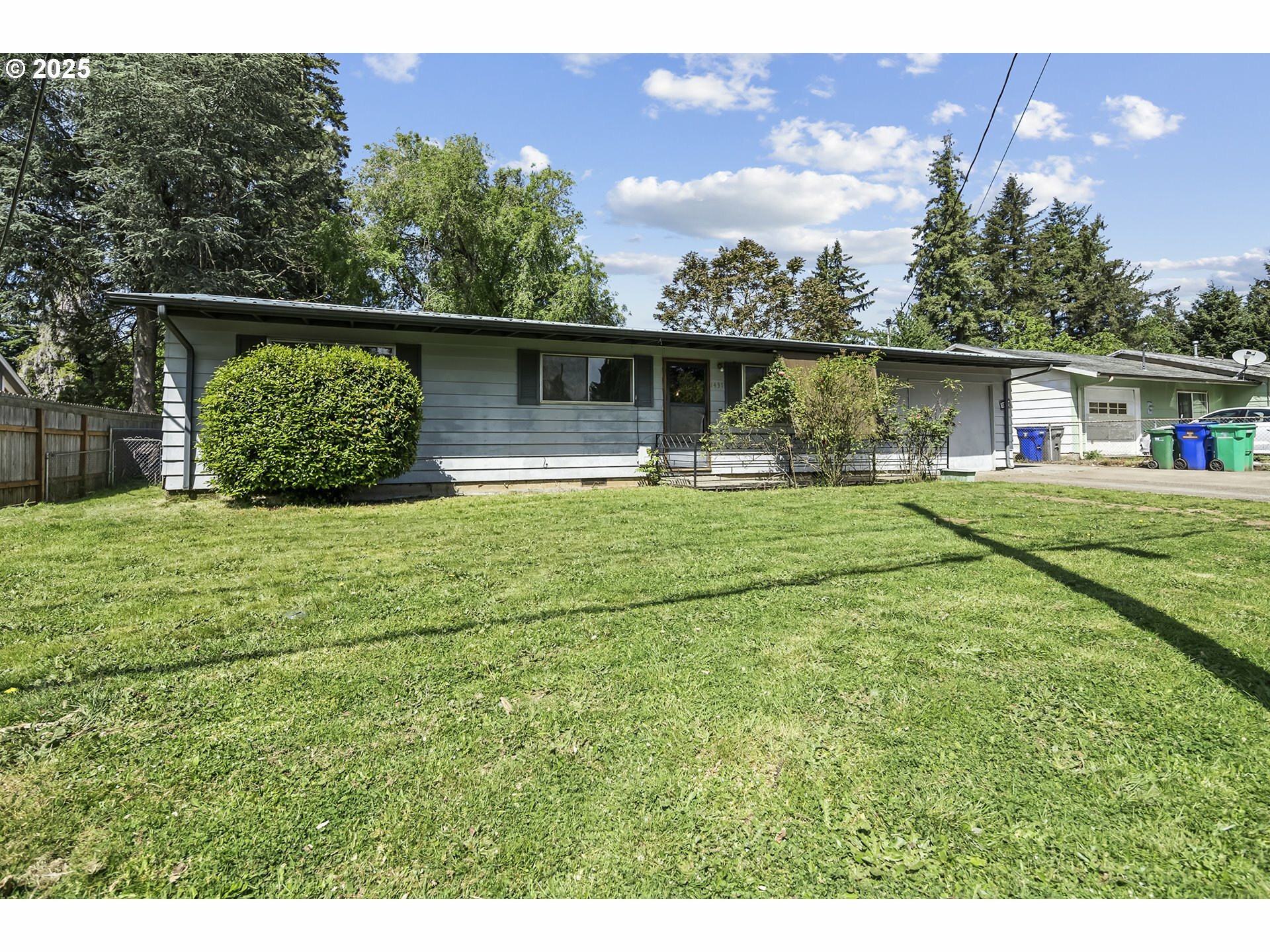 Property Photo: 1437 SE 140th Ave OR 97233
