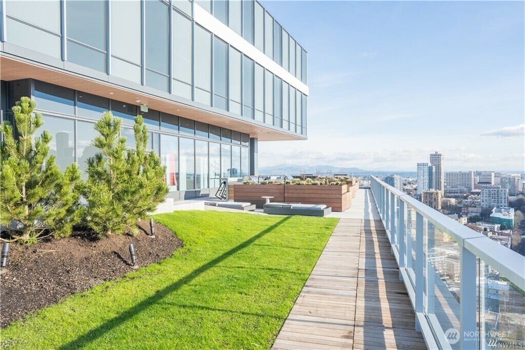 Property Photo: 1808 Minor Avenue 801 WA 98101